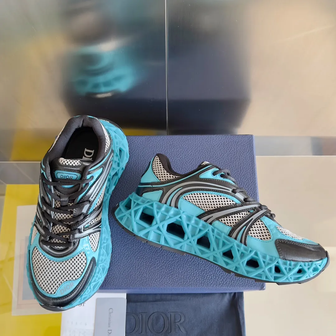 【DIOR】P:800💰 Men's 39-44. (Male 45.46 custom-made) Dior kawa Dior joint 2025ss casual sports shoes‼ ️ Reinterpret running shoes with dior’s haute couture style. b35 is made of fine-textured leather and mesh fabric materials. It can be worn in all seasons, is comfortable and breathable, and has many lines on the shoe body to outline details. It has a full retro three-dimensional feel and can create a casual look all year round!